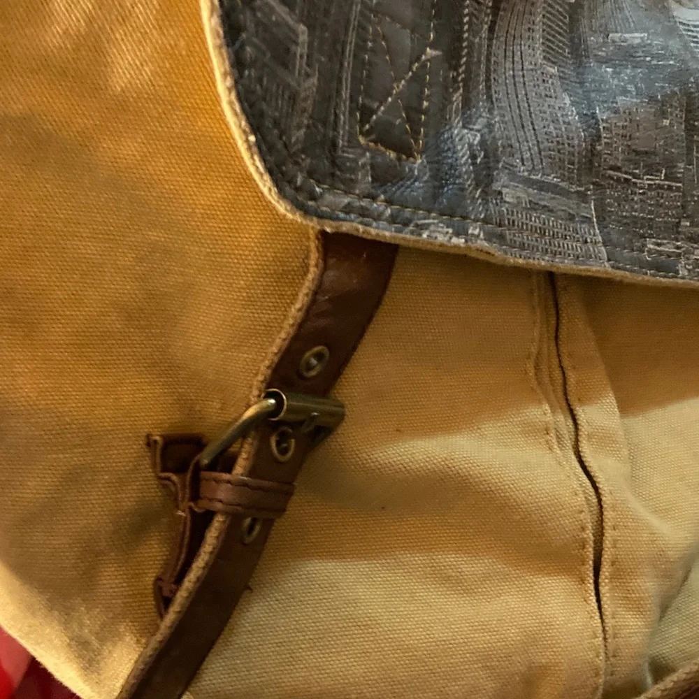 Studio ManhattanTan and Brown Men's Messenger Bag‎